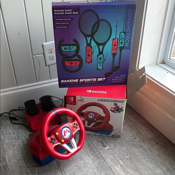 Nintendo Red and Black Racing Wheel Controller - Picture 1 of 1